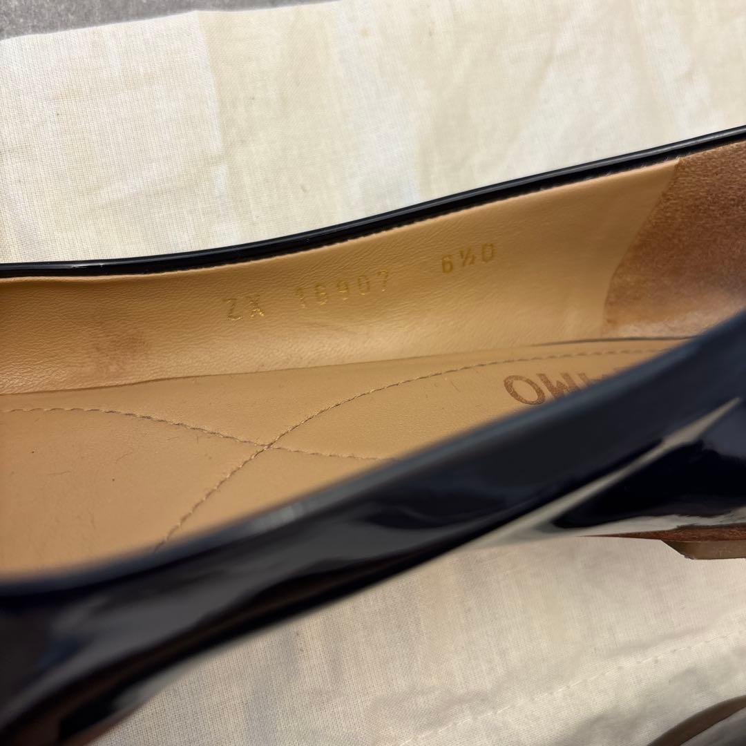 Salvatore Ferragamo ヴァリナ　ネイビー