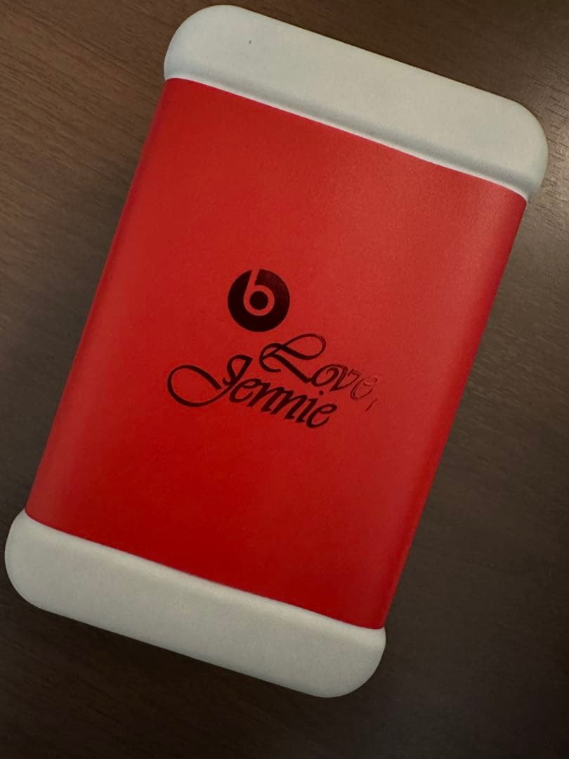 Beats ワイヤレスヘッドフォン Love, Jennie