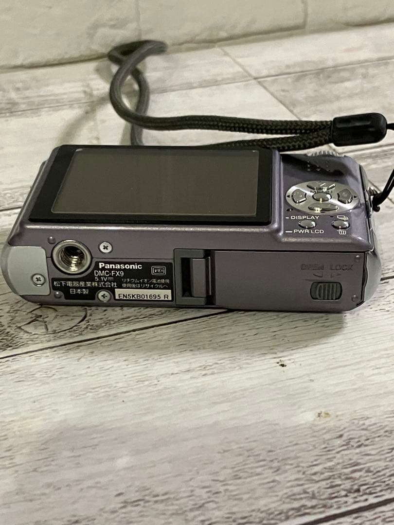 Panasonic DMC-FX9 シルバー コンパクトデジタルカメラ 本体