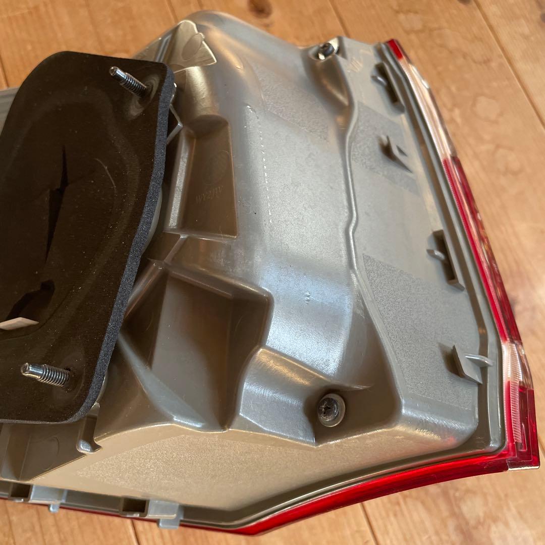 クラウン　GRS200 右テールランプ　ICHIKOH30-370