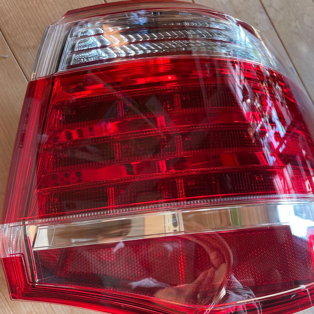 クラウン　GRS200 右テールランプ　ICHIKOH30-370