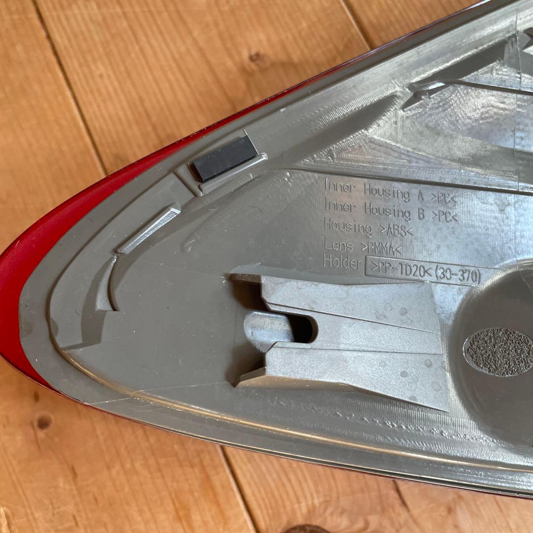 クラウン　GRS200 右テールランプ　ICHIKOH30-370