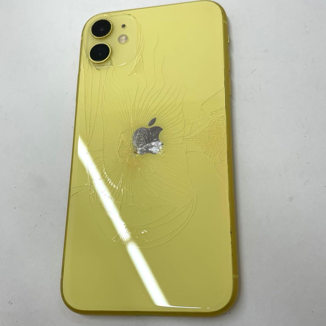 Apple iPhone11 128GB イエロー au 背面割れジャンク品
