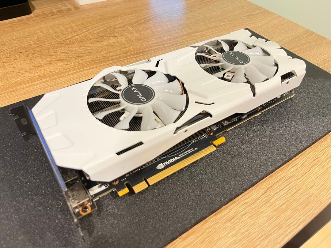 グラフィックボード・グラボ・ビデオカード GK-GTX1080Ti-E11GB/WHITE