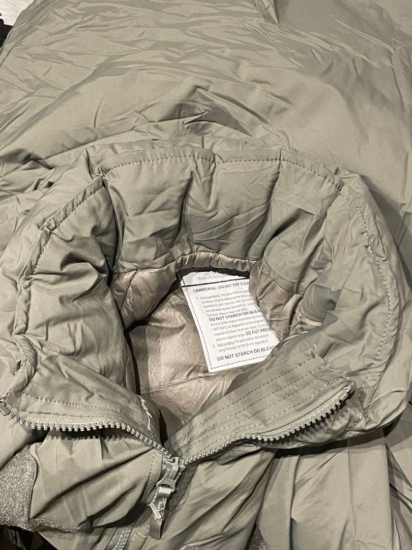 こ*へ様 【数回着用のみ】米軍実物 ECWCS LEVEL 7 L-R