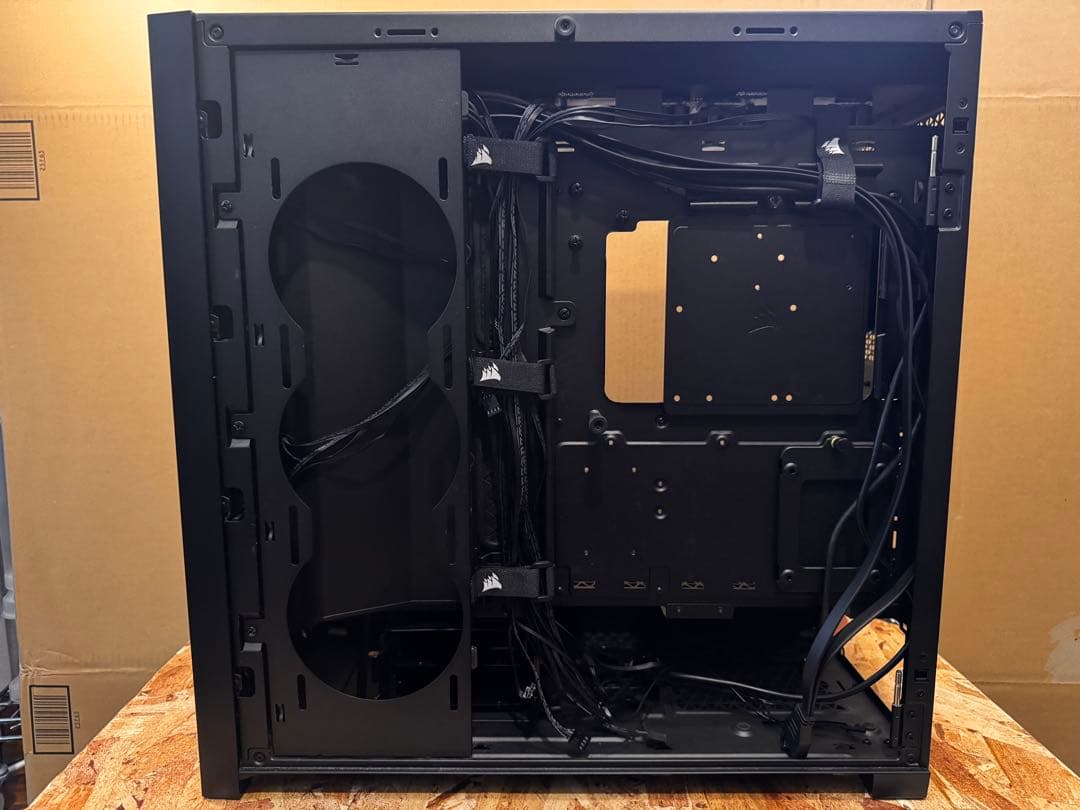 Corsair 5000D +RGBファンx9 +RGBファンコントローラー