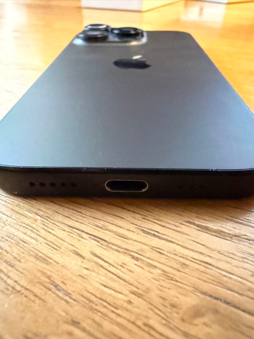 シ*ナ様 Apple iPhone 16 Pro 本体 充電ケーブル　画面保護シ