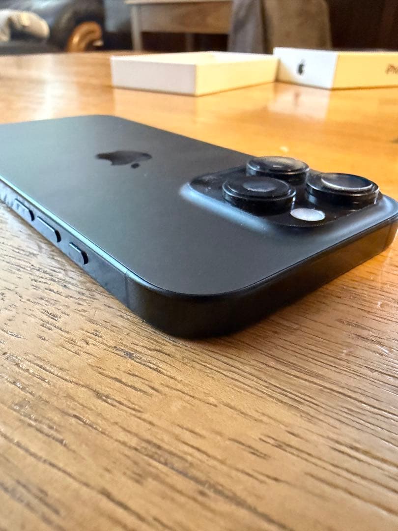 シ*ナ様 Apple iPhone 16 Pro 本体 充電ケーブル　画面保護シ