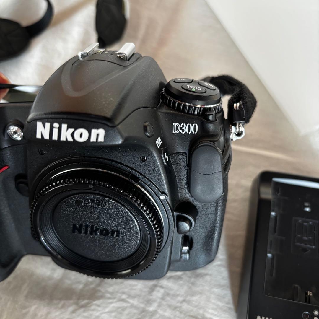 ◆Nikon D300 ◆デジタル一眼レフカメラ　完全ガイド付き　バッテリー付き