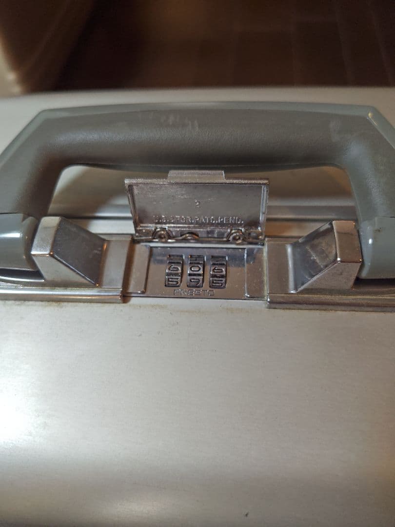 ゼロハリバートン　アタッシュケース　中サイズ