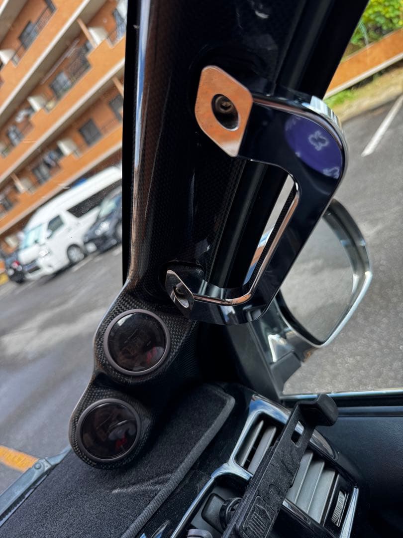 早い者勝ち❣️ハイエース Aピラーカーボン調 メーター増設等に