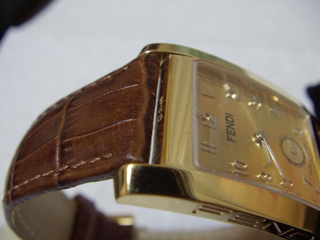 【美品】FENDI アナログ時計 ゴールド 7000G　電池交換済