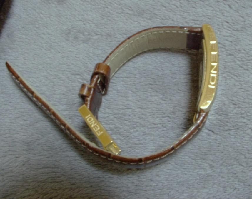 【美品】FENDI アナログ時計 ゴールド 7000G　電池交換済