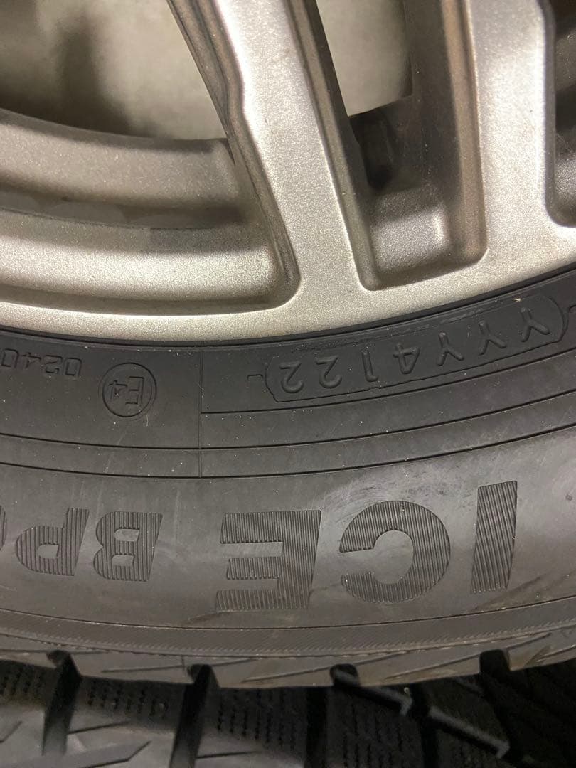 送料込み　15インチ　スタッドレスタイヤとホイールセット