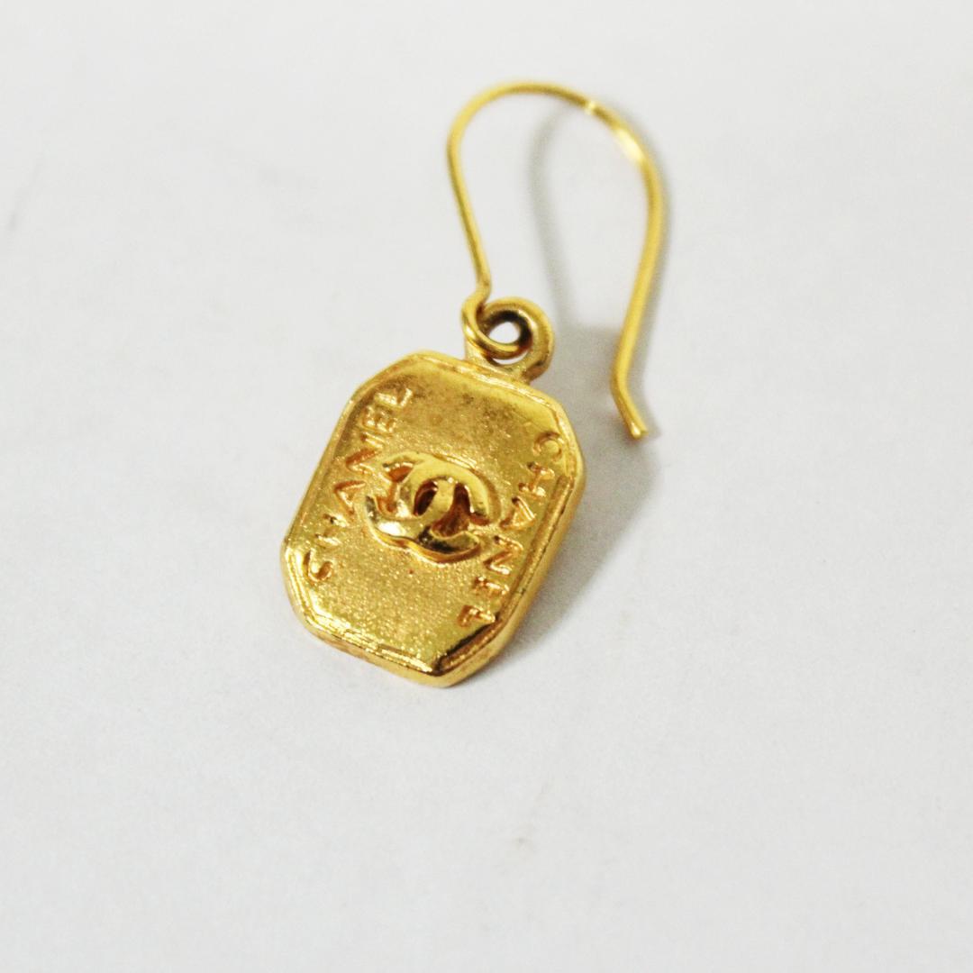 美品 シャネル ピアス ココマーク 片耳 フック型 ゴールド CHANEL