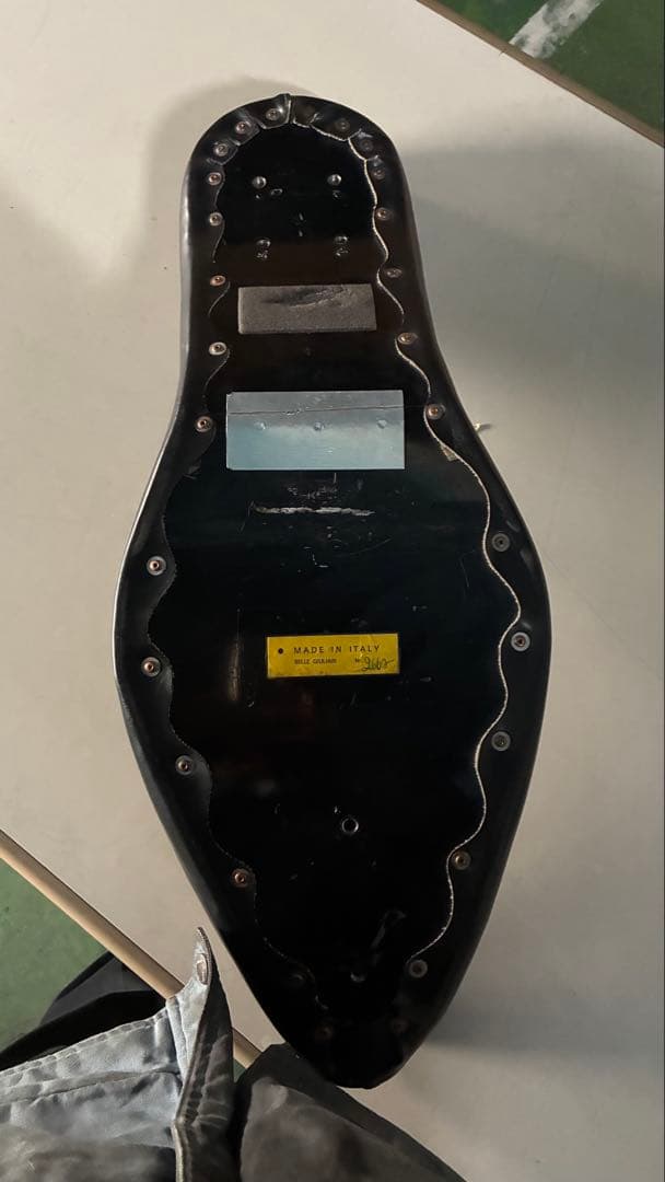 ジュリアーリー コブラシート ダイヤモンドキルティングショベルパンスポーツスター