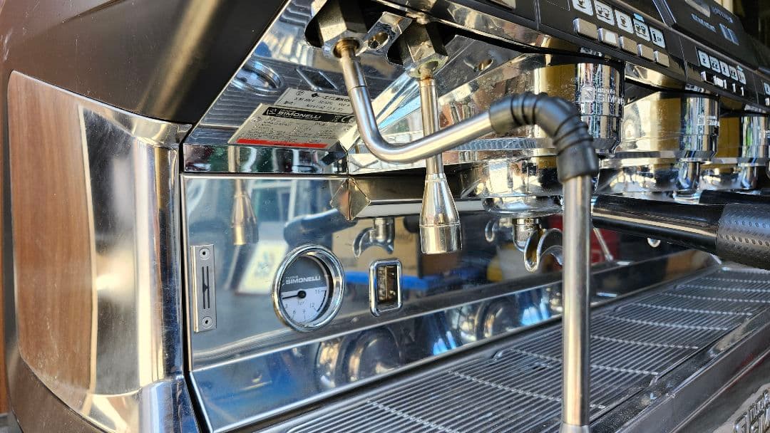 nuova SIMONELLI AURELIA II エスプレッソマシン