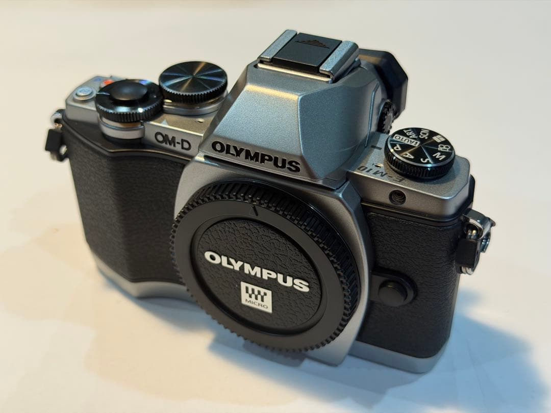 レリーズ119回｜OLYMPUS OM-D E-M10 初代ダブルズーム 極美品