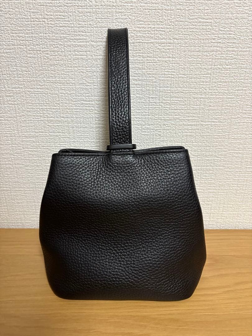 Hush Tug 巾着レザーバッグ ブラック