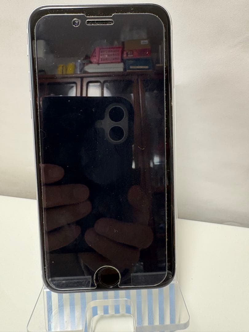 Apple iPhone SE (第2世代) ホワイト64GB 本体SIMフリー