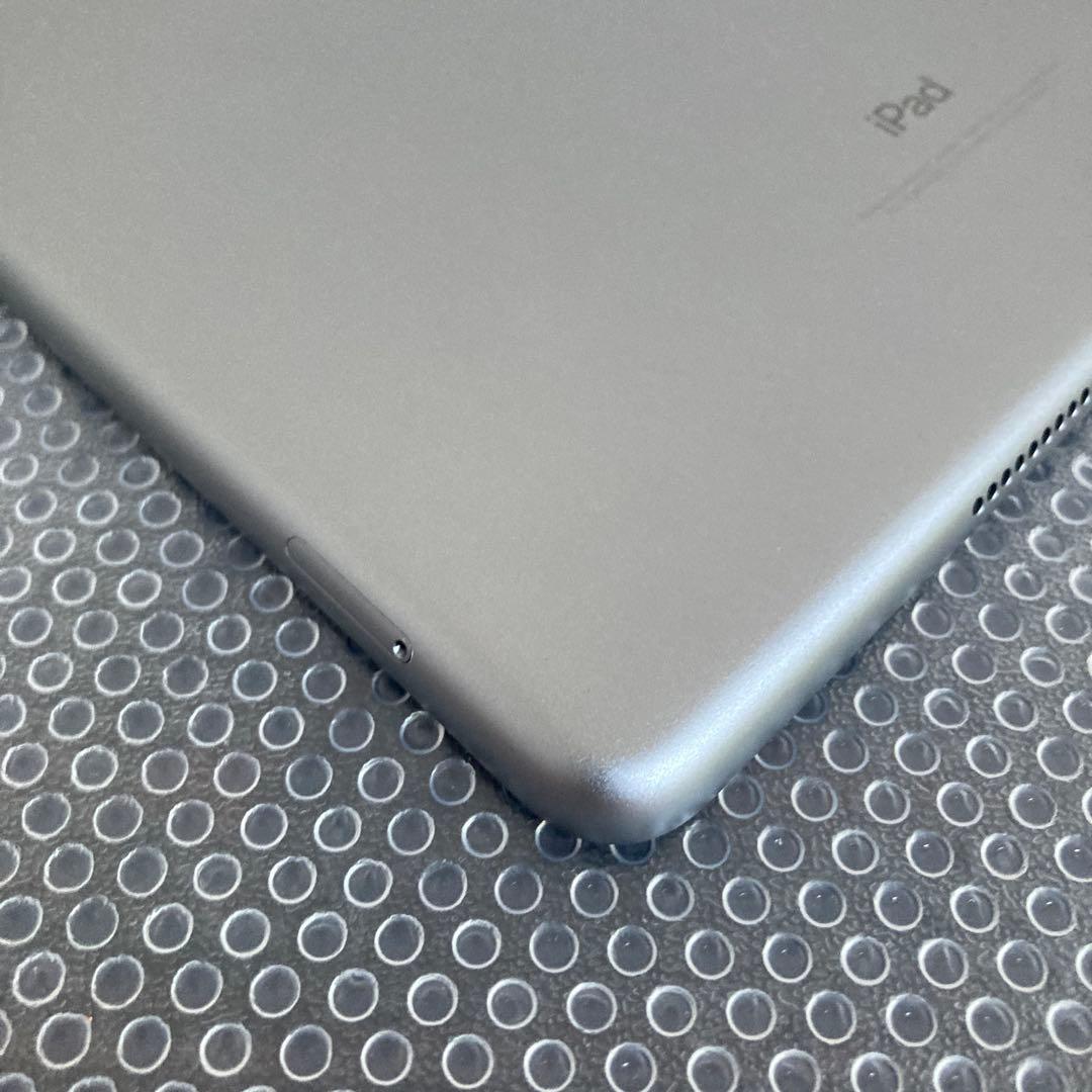3197 美品☆電池ほぼ新品☆iPad5 第5世代 32GB SIMフリー☆