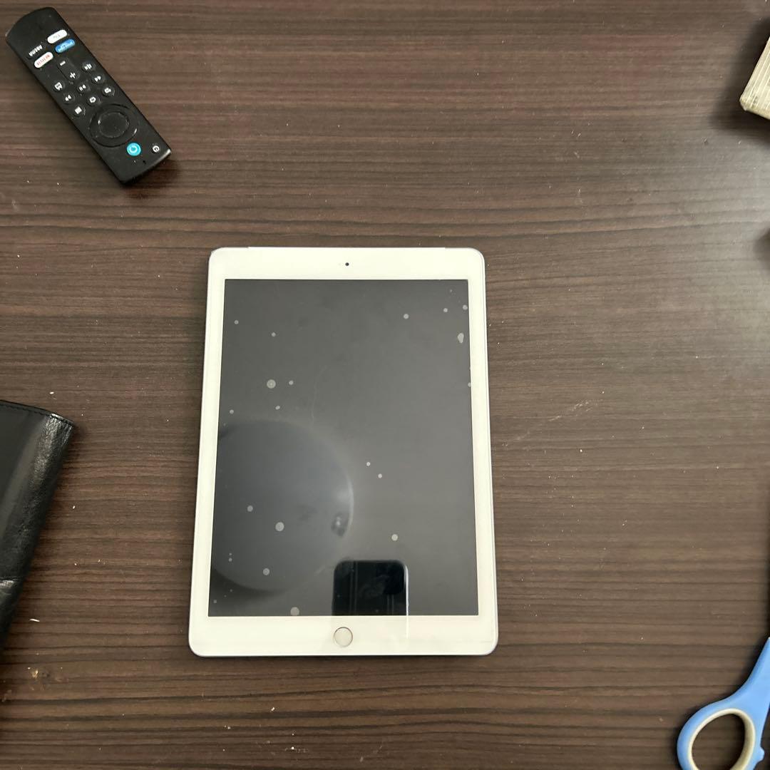 iPad，第6世代　Wi-Fi cellular32gb ９.7インチ