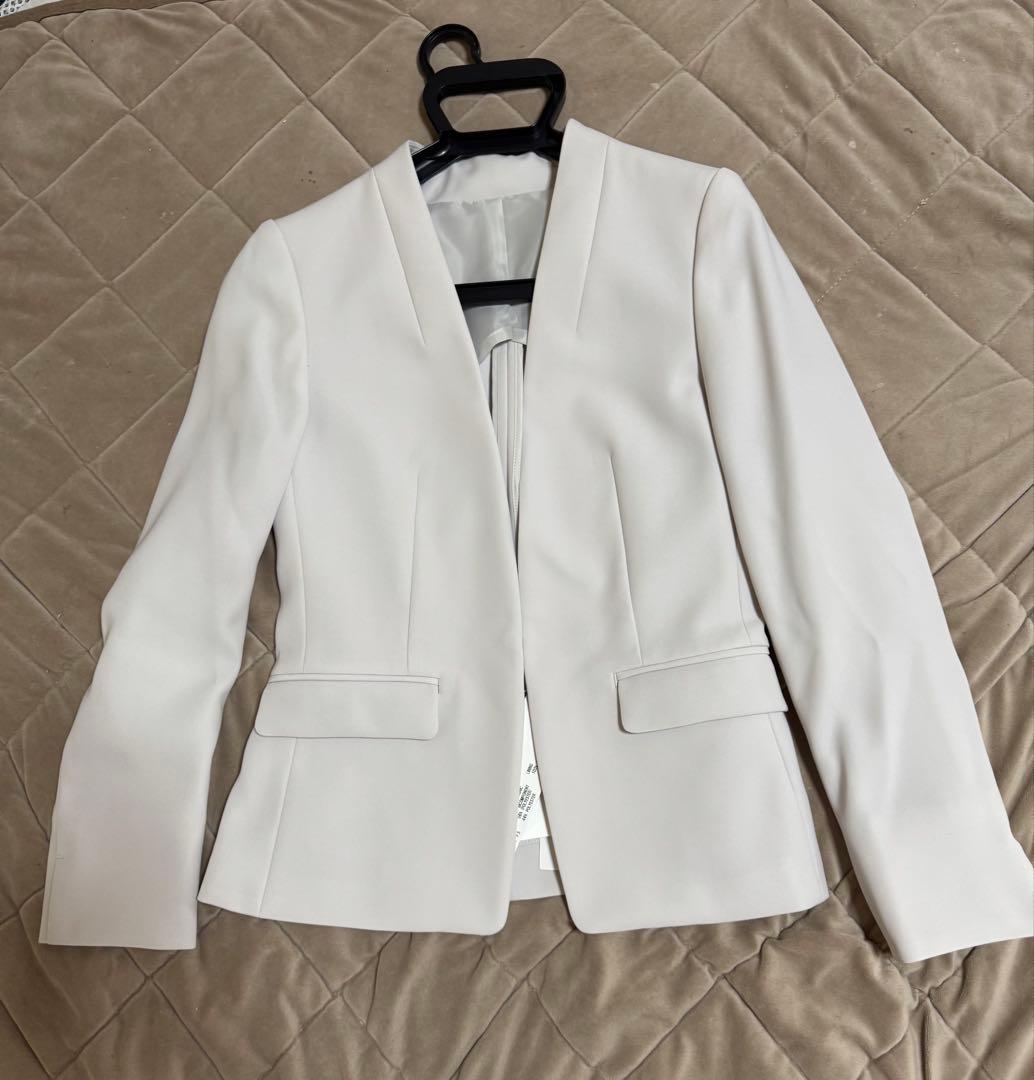 ホワイト(グレー味あり) ノーカラー スーツ ワイドパンツ