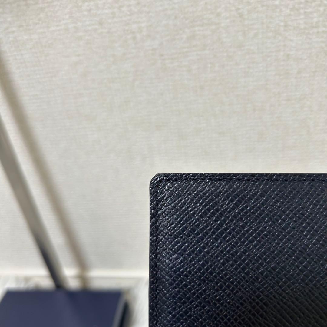 【未使用級✨バルカ】ペッレモルビダ　マネークリップ　財布　ネイビー　レザー　男女