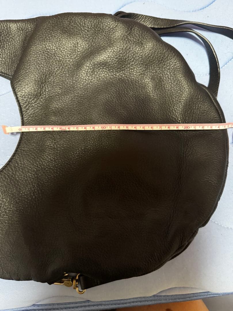 ヒロココシノ　黒のレザーショルダーバッグ(ひったくり防止紐付き)