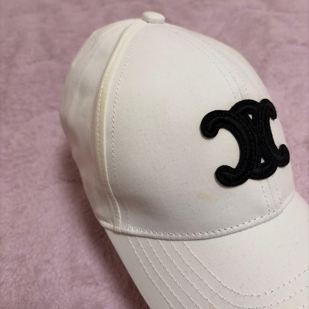 セリーヌ　ホワイト ベースボールキャップ ブラックロゴ