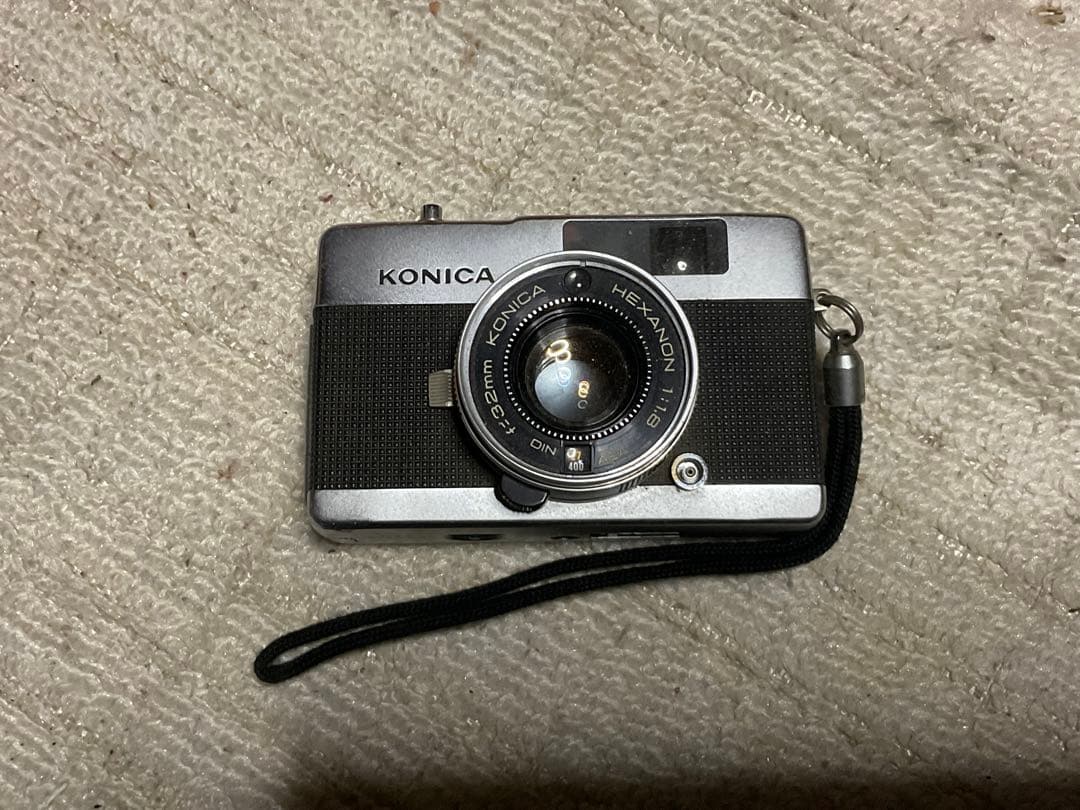 コニカカメラ　EYE 2。フイルムコンパクトカメラ。【昭和レトロ　現状。】。