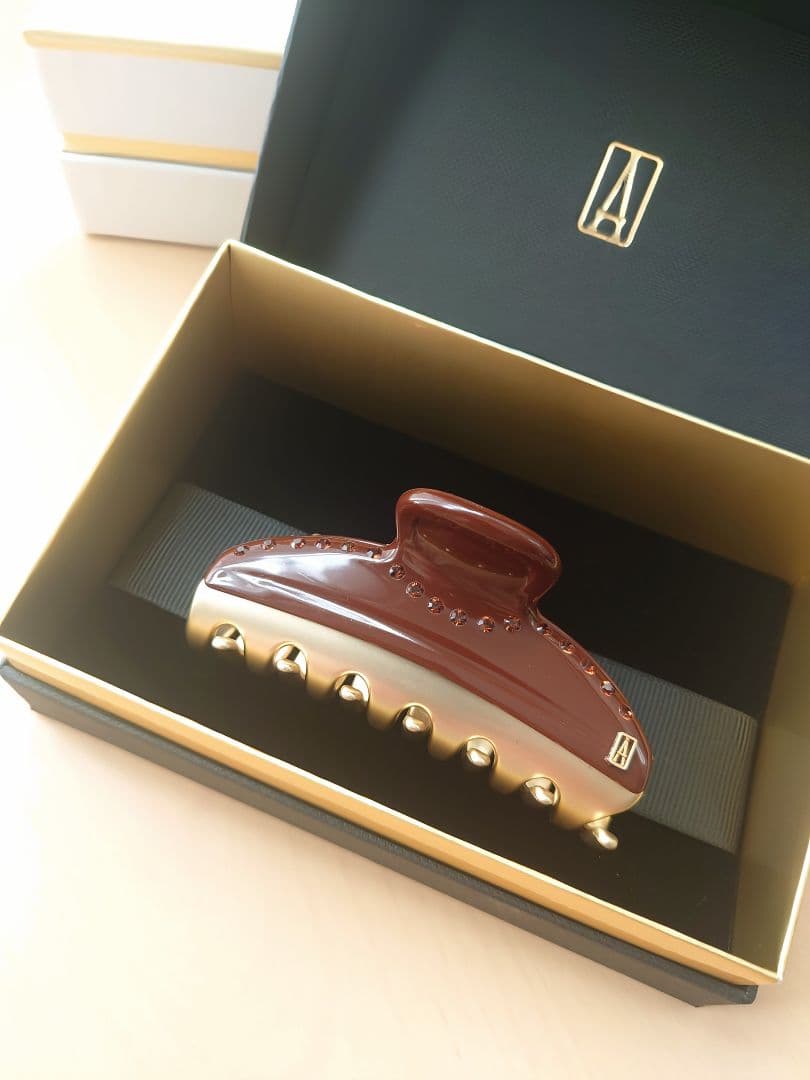 アレクサンドルドゥパリ スワロフスキー ヴァンドームクリップ ブラウン