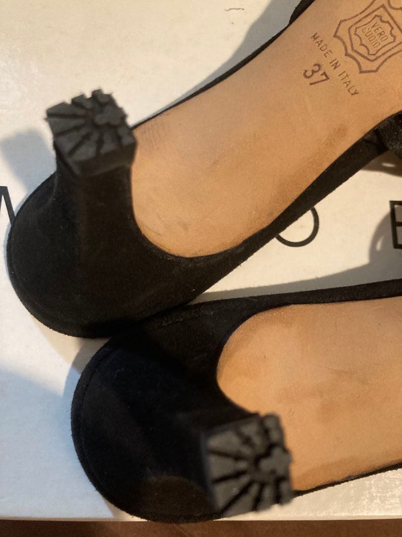 ＊ 　MANOLO BLAHNIK ブラックミュール 37