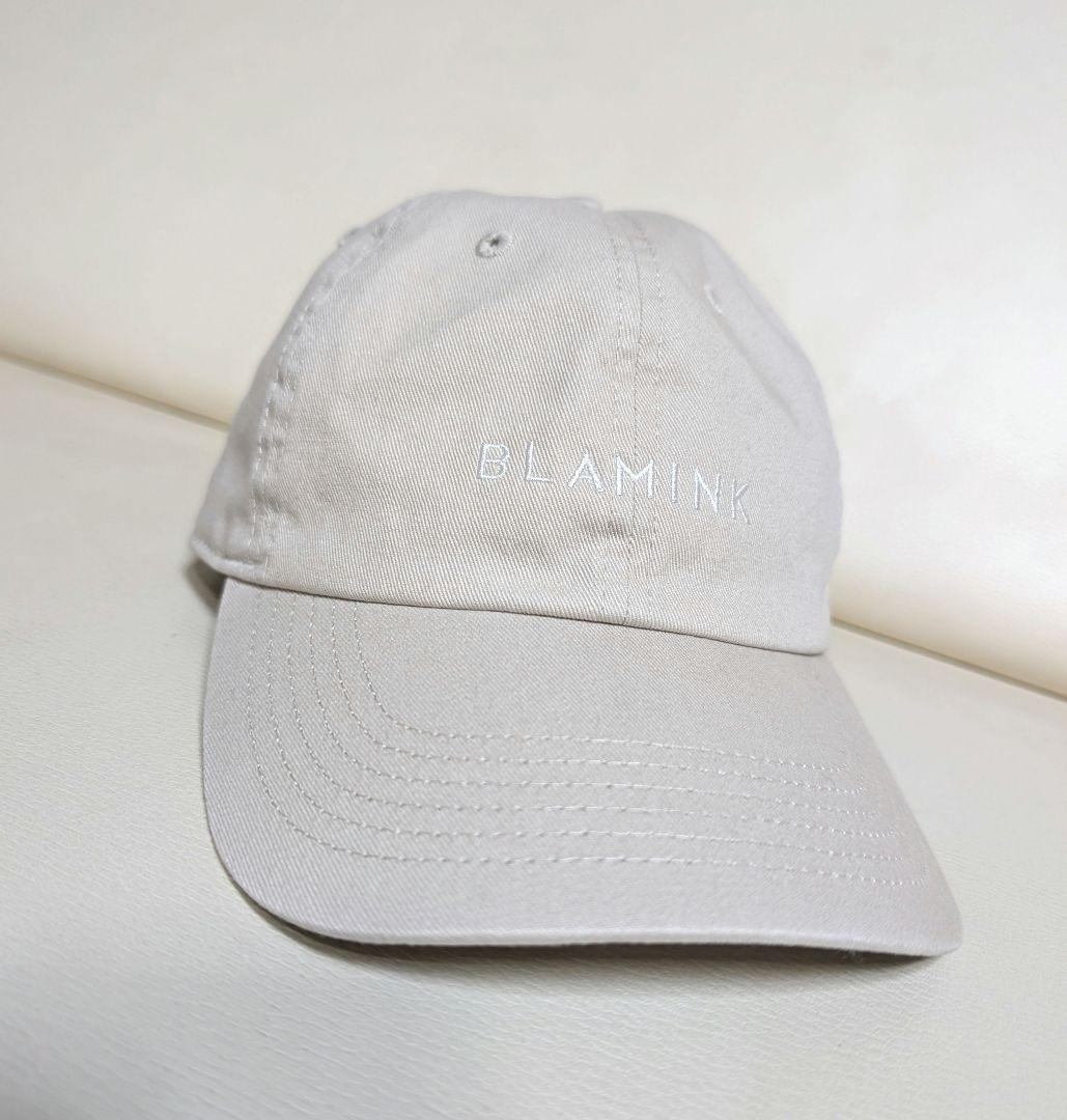 BLAMINK ベージュキャップ ロゴ刺繍