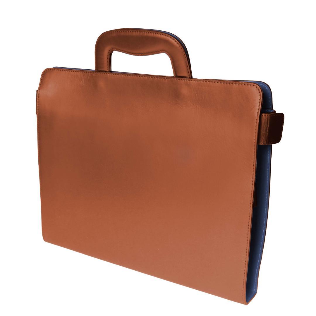 限定 68％オフ カービング 新品 PC ケース ポケット付 ブラウン 本革