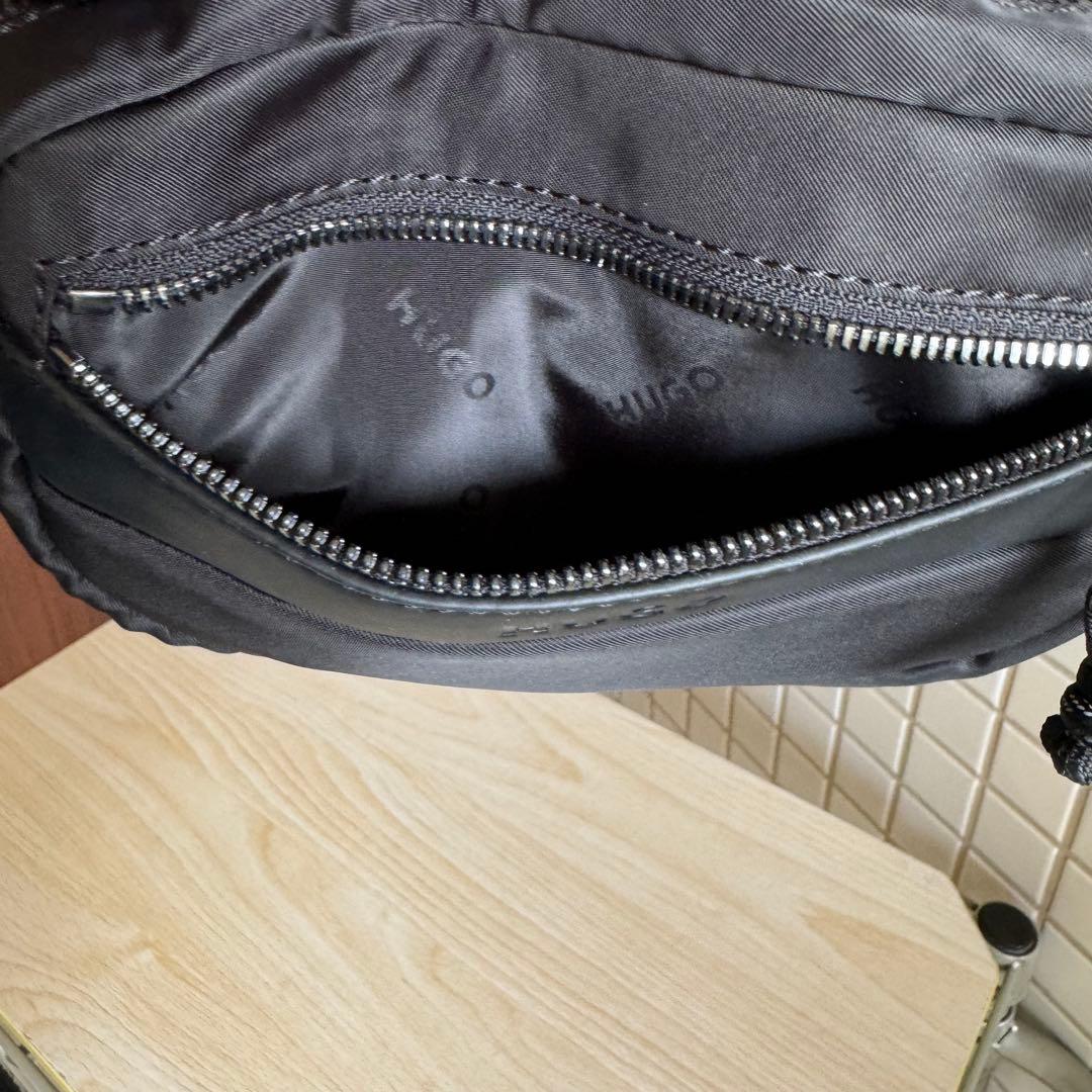 [HUGO] [ヒューゴ] ロゴエンボス ミックスストラクチャー ベルトバッグ