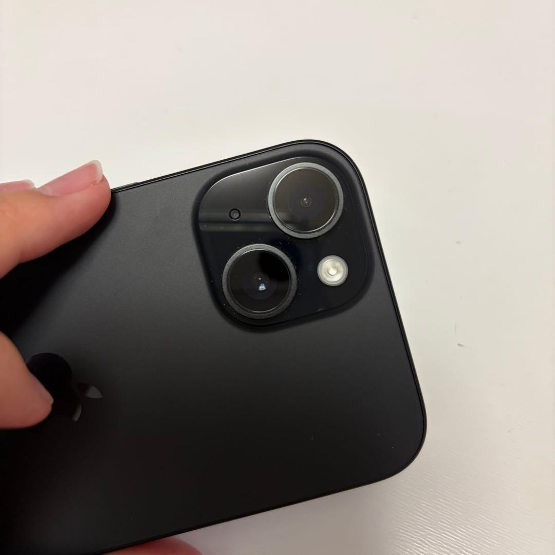 値下げ‼️【美品】Apple iPhone 15 ブラック 本体 充電ケーブル付