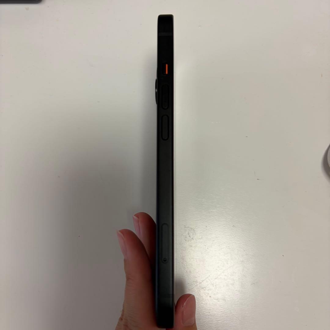 値下げ‼️【美品】Apple iPhone 15 ブラック 本体 充電ケーブル付