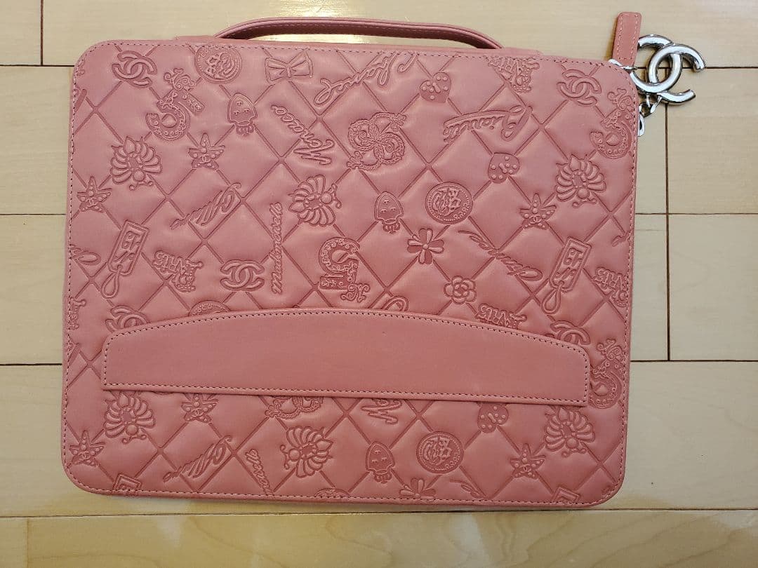 CHANEL　ピンク キルティング iPadケース