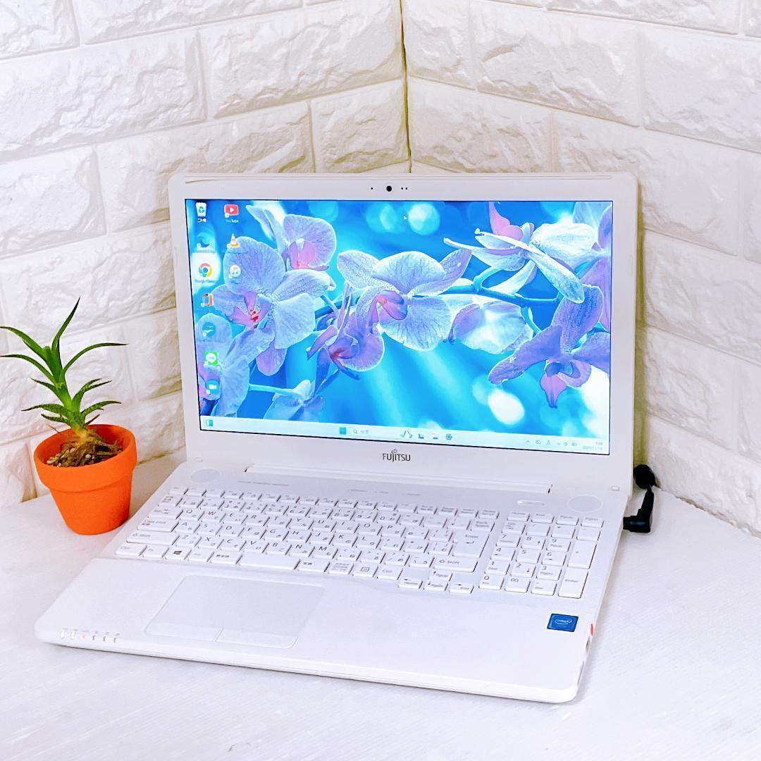 富士通 Windows11 ノートパソコン 大画面でYouTube ノートPC