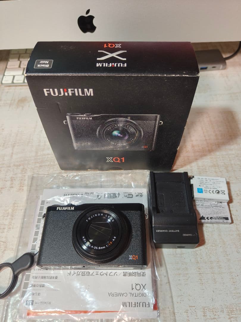 Fujifilm XQ1 コンパクトデジタルカメラ