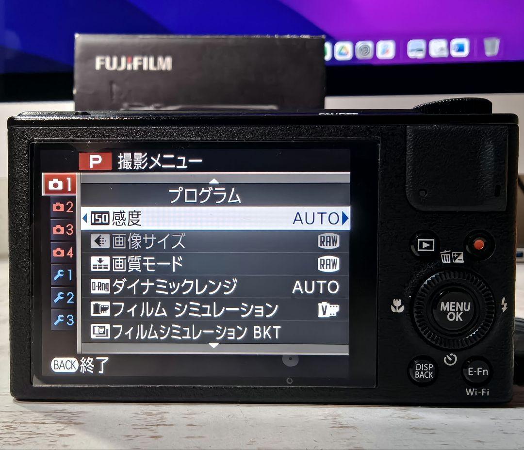 Fujifilm XQ1 コンパクトデジタルカメラ