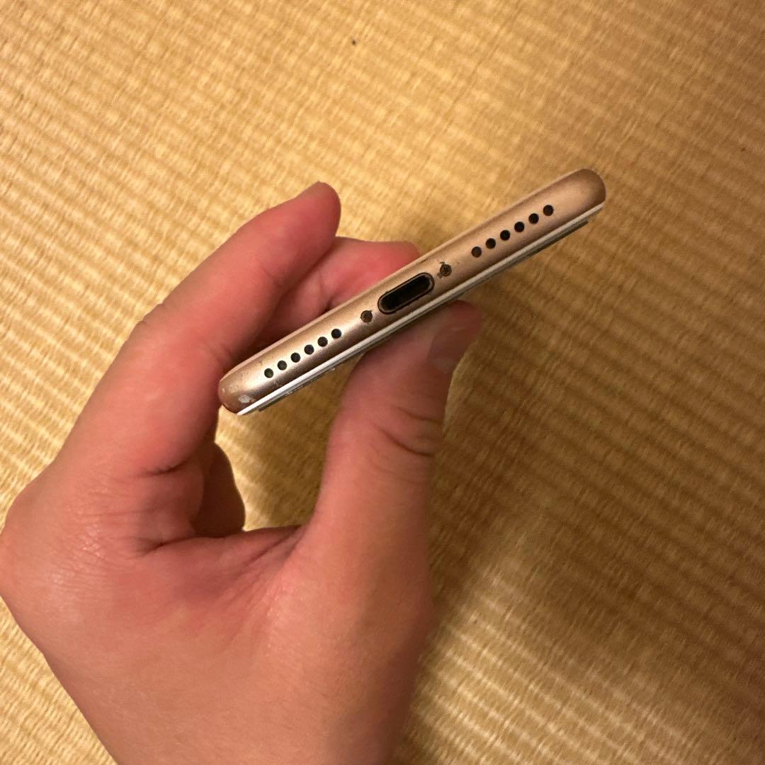 あ*い様 Apple iPhone 8 ゴールド 本体 + ケース　美品