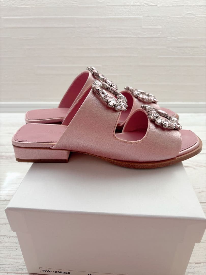 ツルバイマリコオイカワ　ビジュー バックルサンダル　ピンク
