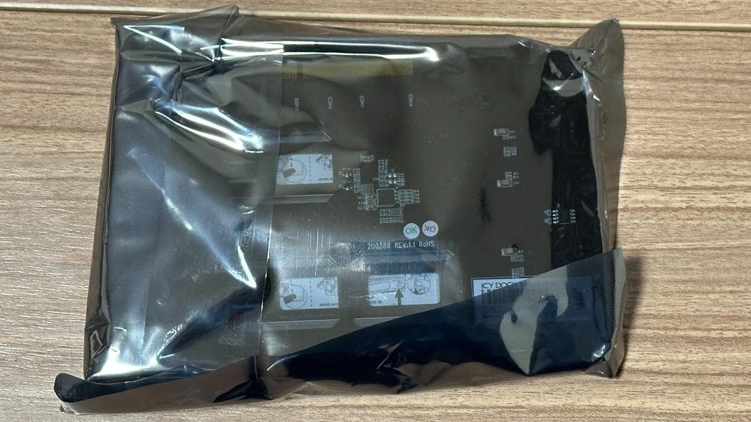 ICY DOCK 2xM.2 NVMe SSDリムーバブル MB842MP-B