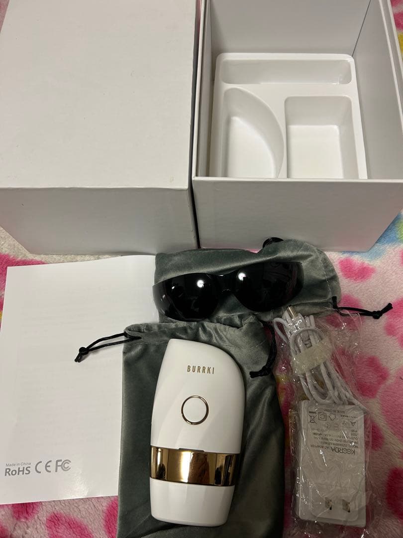 美品 取説付き BURRKI 光脱毛器 ホワイト系