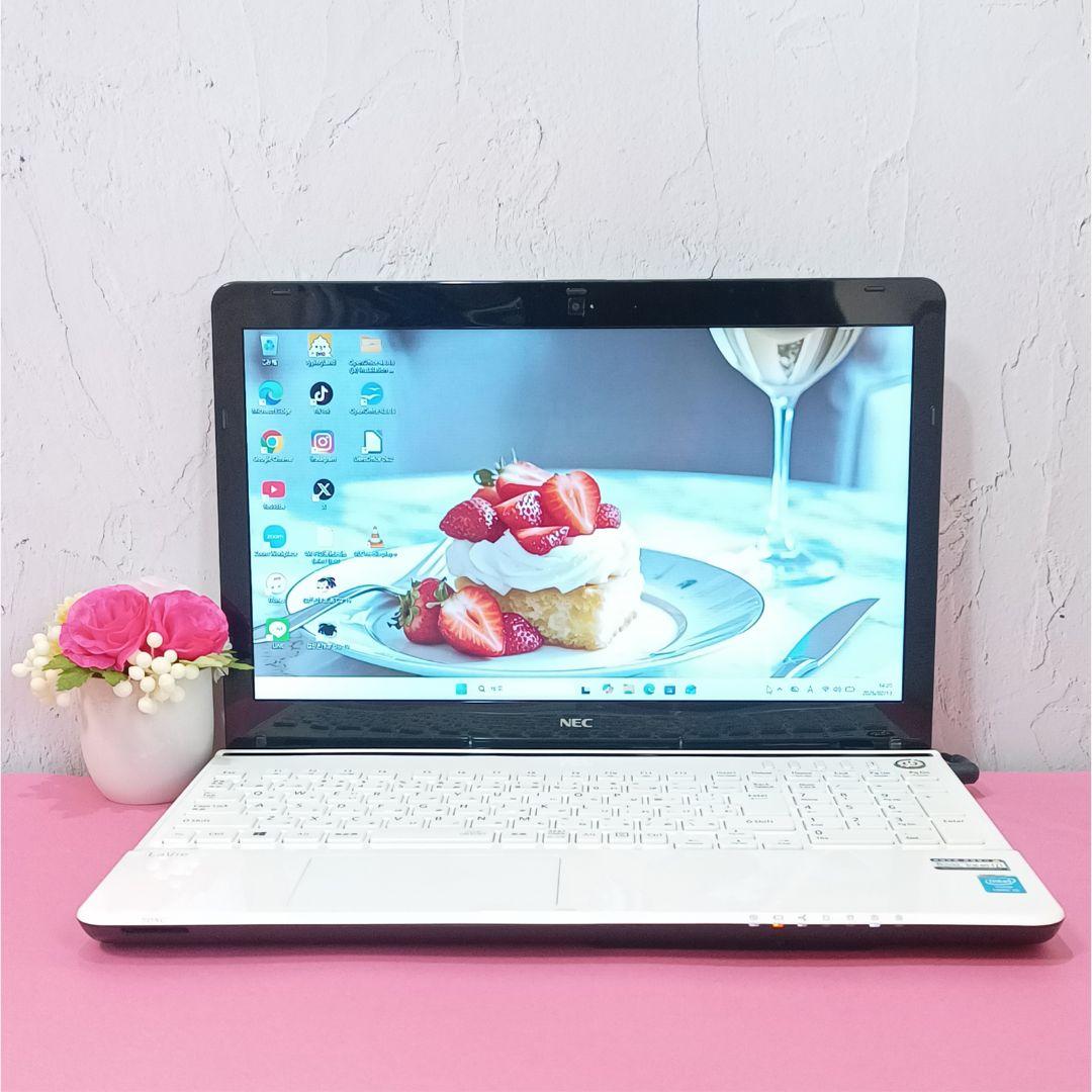 清楚ホワイト❣️初期設定済✨️薄型ノートパソコン✨️カメラ✨️オフィス付✨️