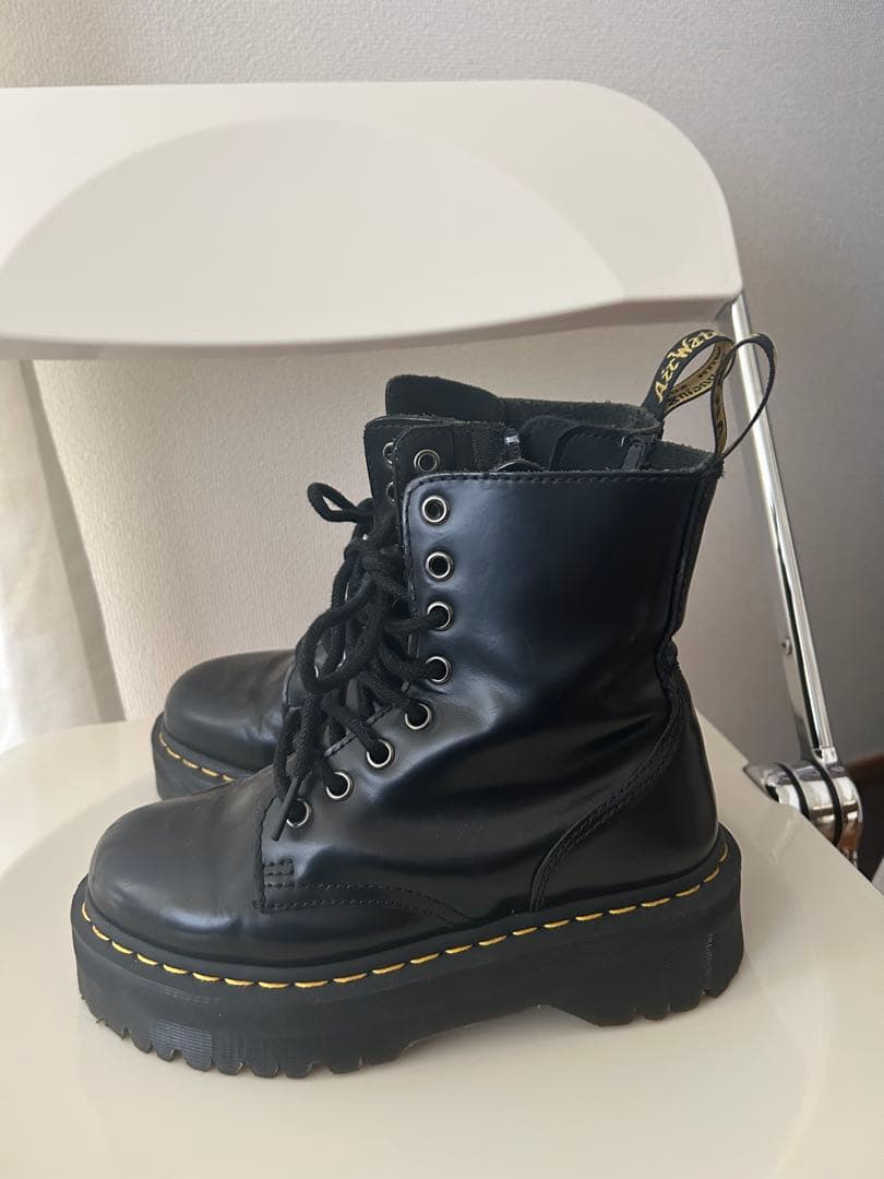 Dr.Martens/JADON 8ホールブーツ/厚底ブラックレザーブーツ