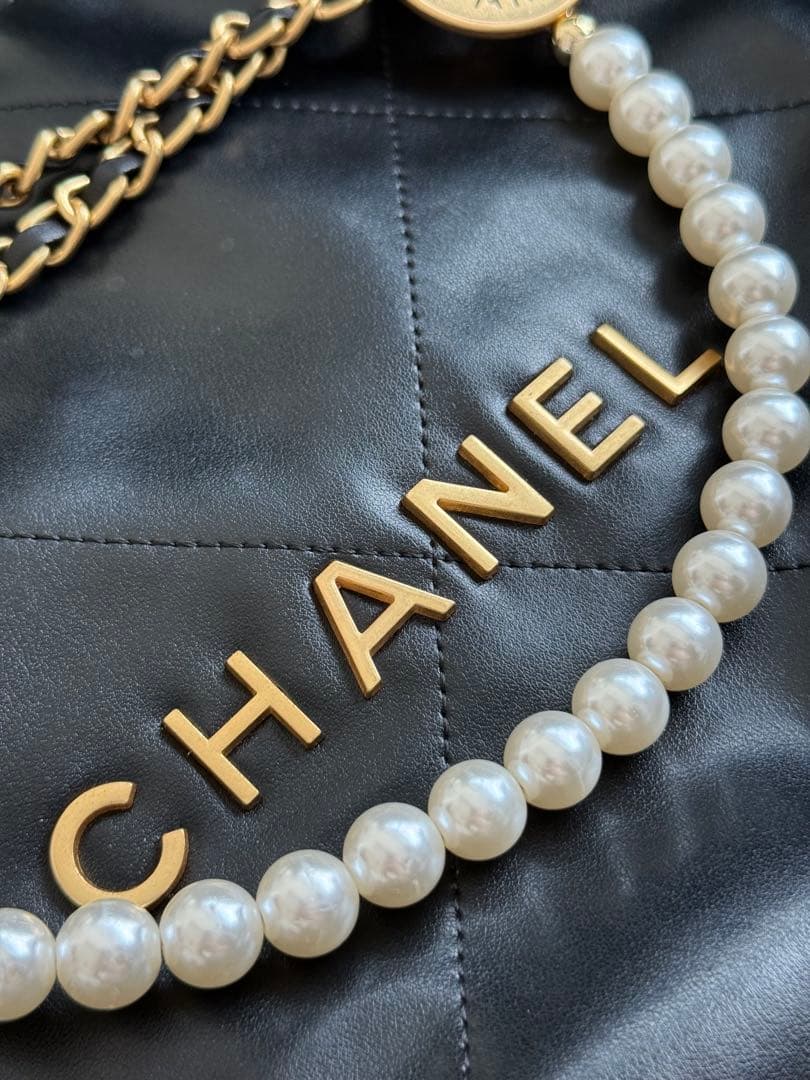 CHANEL22ハンドバッグ／美品／未使用に近い