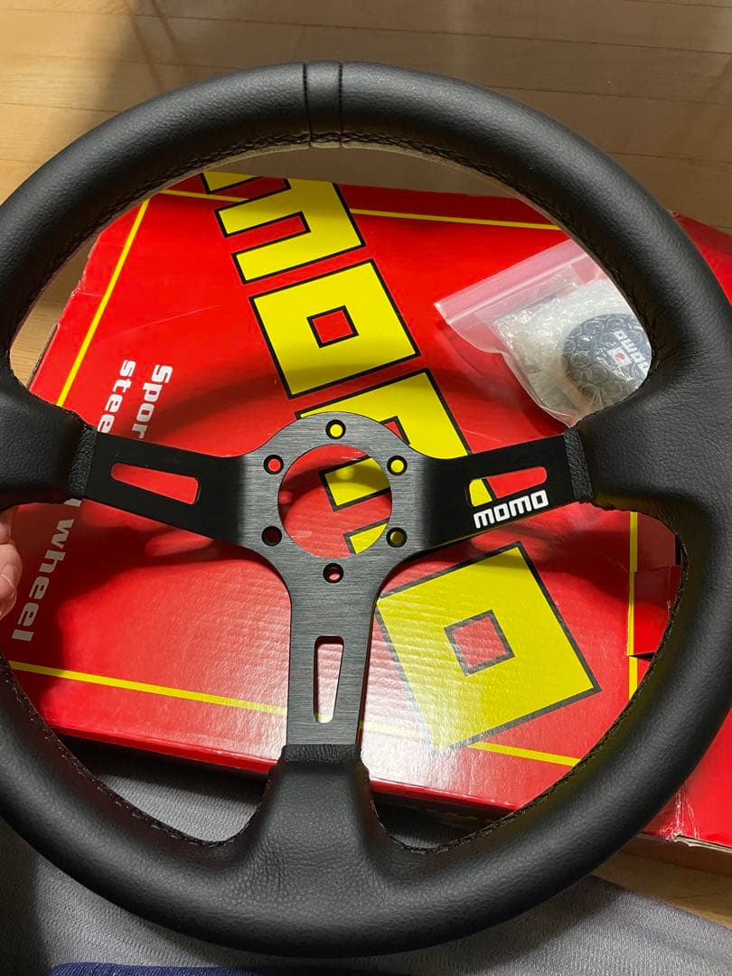 momo スポーツステアリング 本体 32Φ
